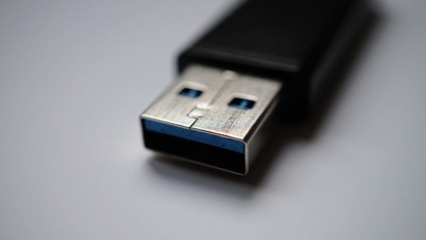 USB-Stick mit Logo bedrucken lassen auf konsumguerilla.net